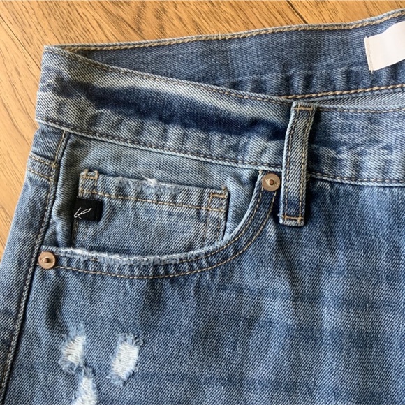 Kancan Mid-Rise Boyfriend Medium Wash Distressed Relaxed Fit Jeans Women’s NWT - Picture 8 of 14